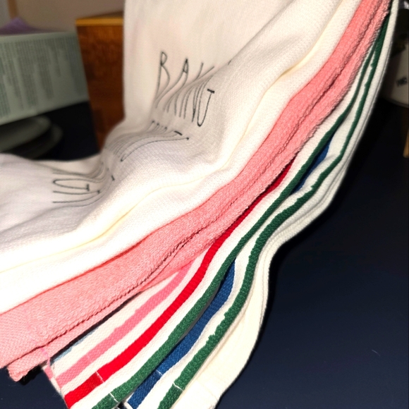 Rae Dunn christmas cookie towel set - Picture 7 of 9